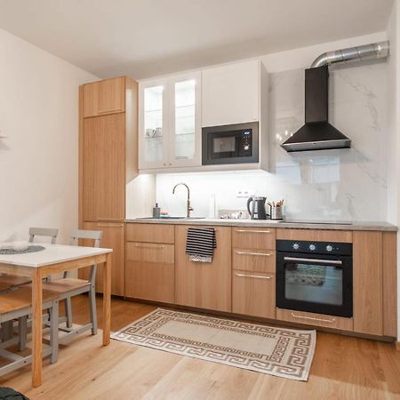 Apartment With Balcony 布拉格 外观 照片